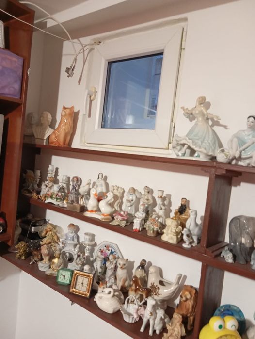 Colectie de bibelouri vechi