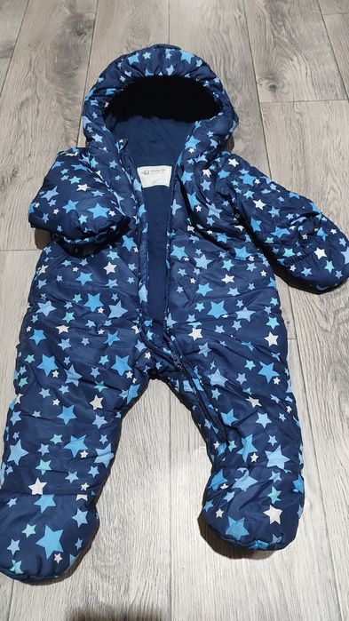 Продам 2 костюмчика на весну 74 размера