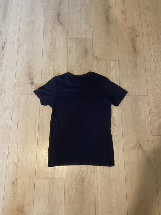 tricou guess marimea Xs barbati