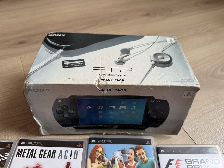 PSP 1004 с игри и аксесоари