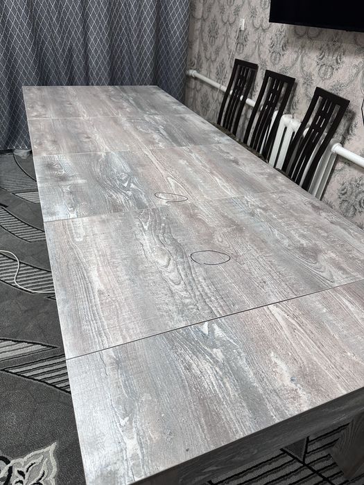 Продам Стол гостинный 3 м длины 1 м ширины. В отл состояний.