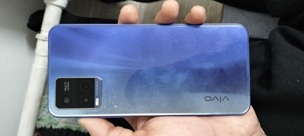 Продам телефон Vivo Y21