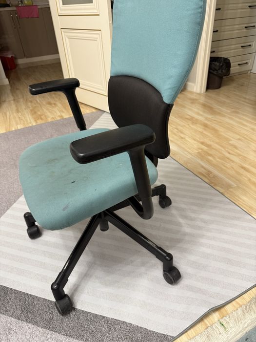 Продам кресло для мастера