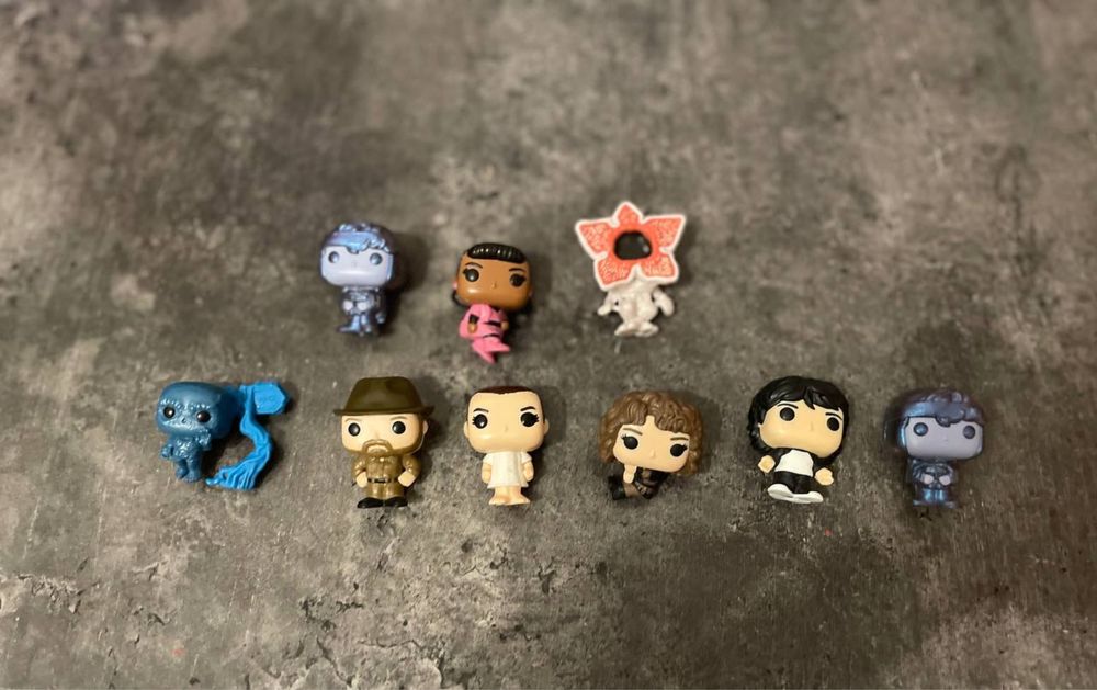 Киндер фигурки очень странные дела