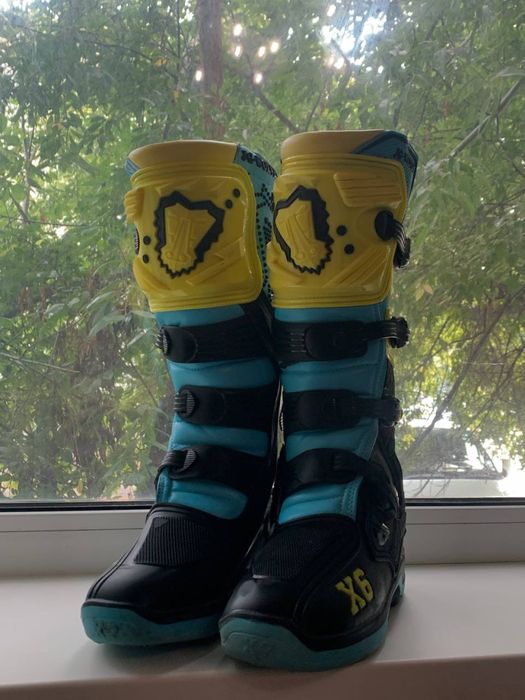 Продам защиту, шлем и перчатки