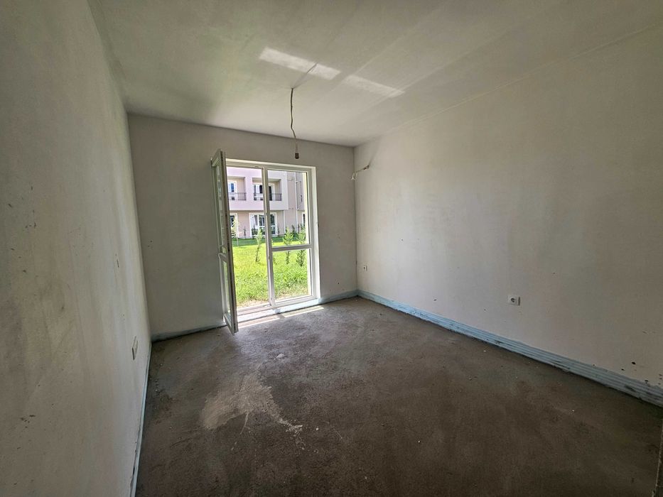 Просторен Апартамент с Двор в Спокоен Район - кв. Беломорски