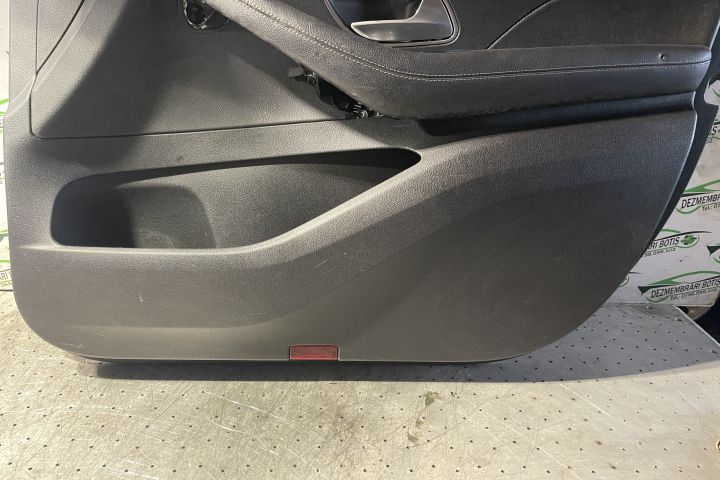 Fata / Tapiterie usa fata dreapta A1677276000 Mercedes-Benz GLE prima