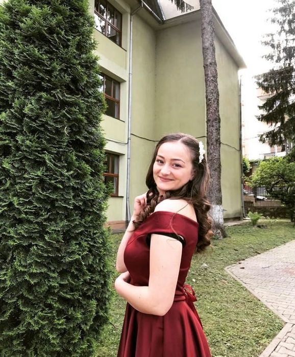 Vând rochie elegantă pentru orice eveniment