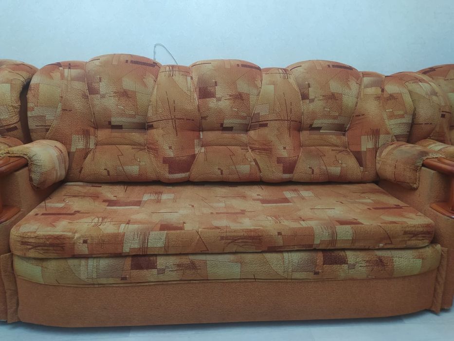 Продам диван и два кресла.