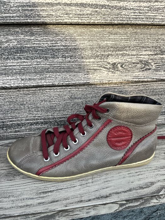 Продам три пары кроссовок!