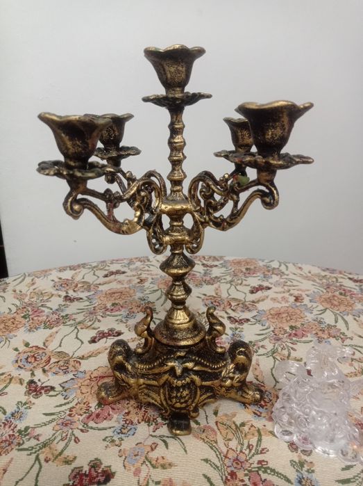 Подсвечник, канделябр.