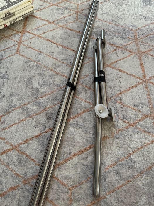 Металлическая вешалка