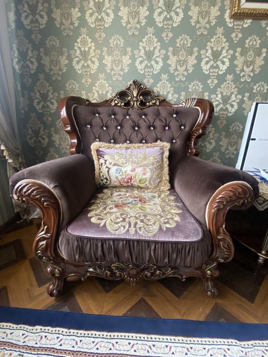 Диван с двумя креслами