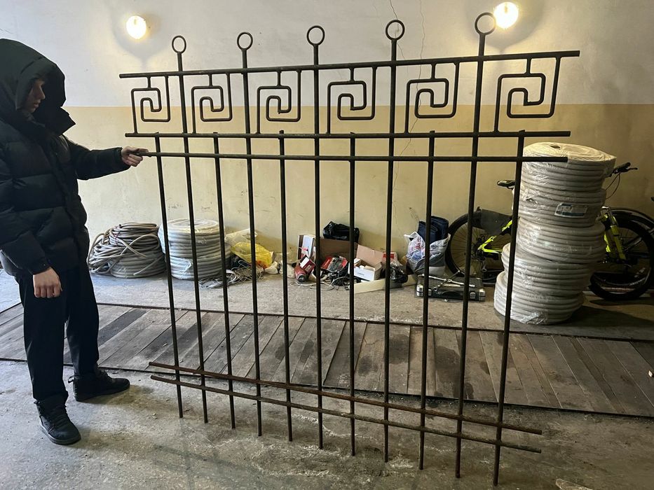 Забор  со  столбами