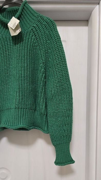 Ново със етикет.  Дамско оригинално пуловерче.  H& M.