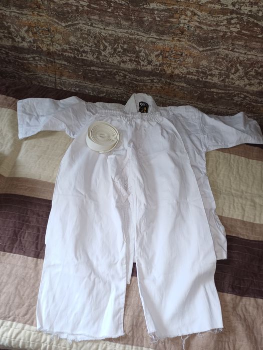 Екип за карате 140 см