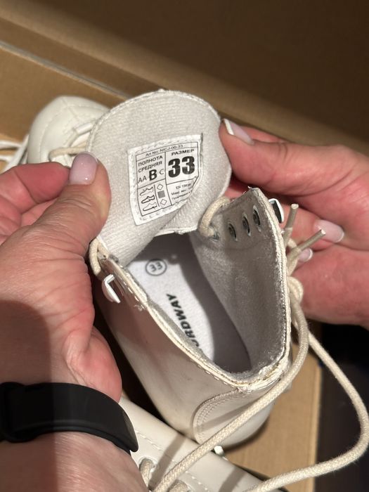 Продам коньки для девочки 33 размер