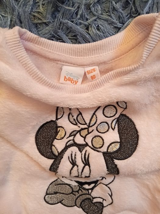 Vand 2 compleuri Disney  din material flausat  marimea 80