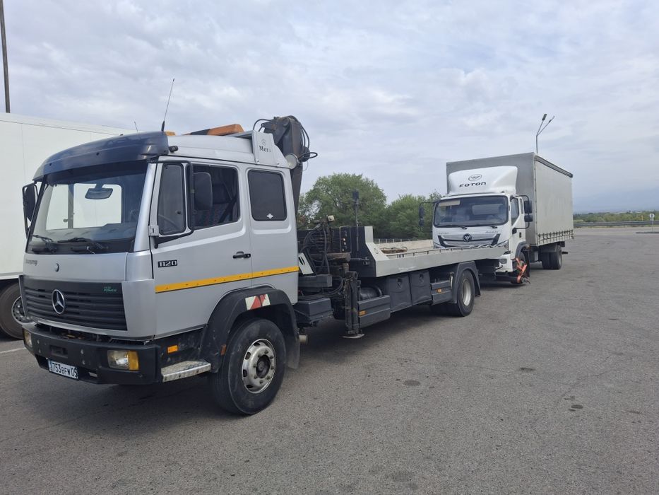 Эвакуатора манипулятора услуги сияющий платформы