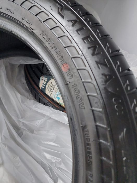Шины Bridgestone 235/50/20
