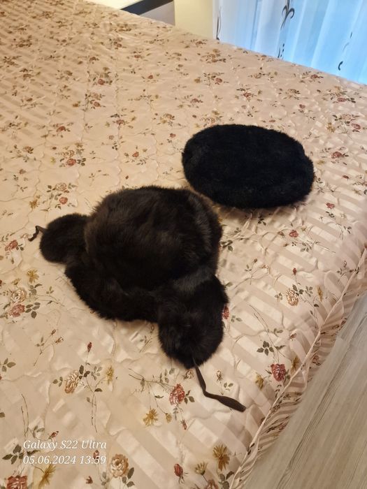 Căciulă de damă și bărbat