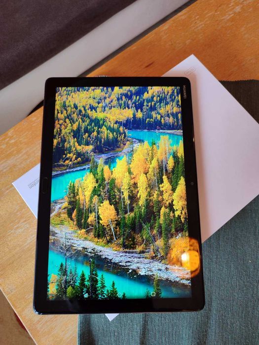 huawei mediapad m5 lite 10+ таблет, не различим от нов!