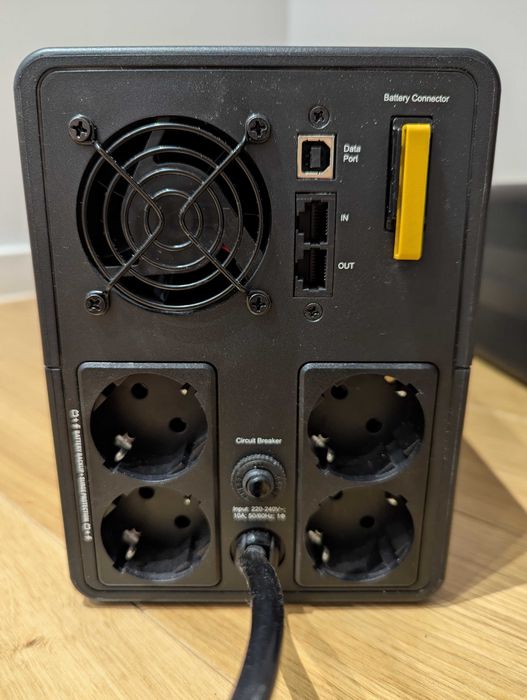 Vând UPS APC BX2200MI-GR, 2200VA, 4 prize Schuko, AVR