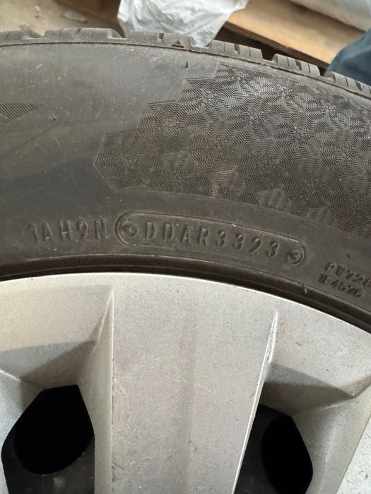 Зимни гуми Falken 195/65/15 с джанти и тасове VW