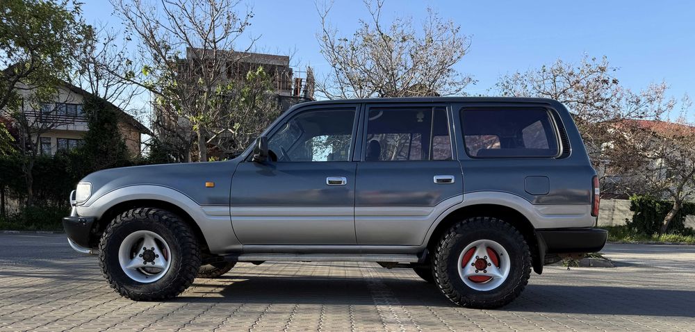 Toyota Land Cruiser HJ 80 Autoutilitara/ Vehicul istoric