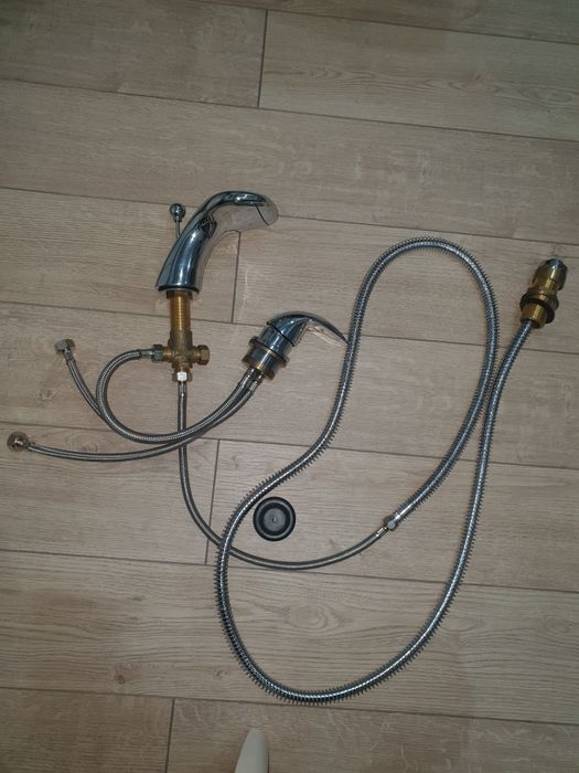 Смеситель для ванной либо для джакузи