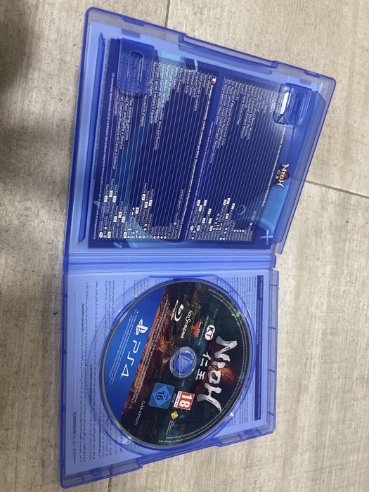 Ps4 pro 1tb с бонус игра , слушалки и син джойстик