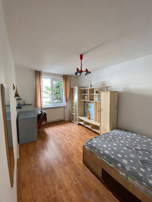 Inchiriez apartament