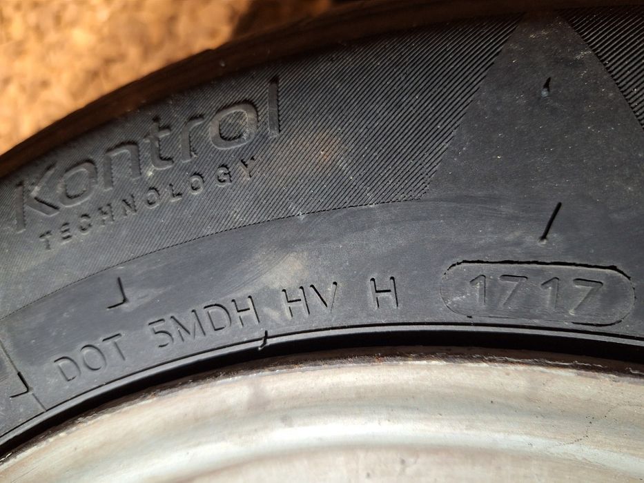 Vand 4 anvelope cu tot cu jante 195/65 R15