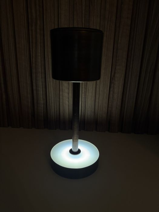 Настолна лапма с приглушена светлина