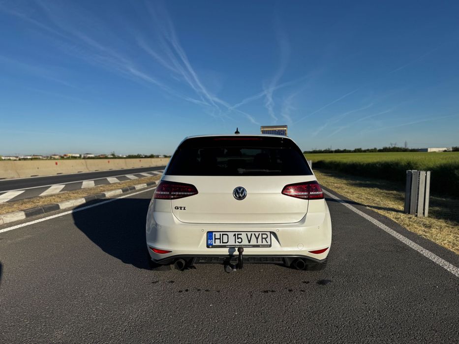 Volkswagen Golf 7 GTI 2.0 TSI 220hp