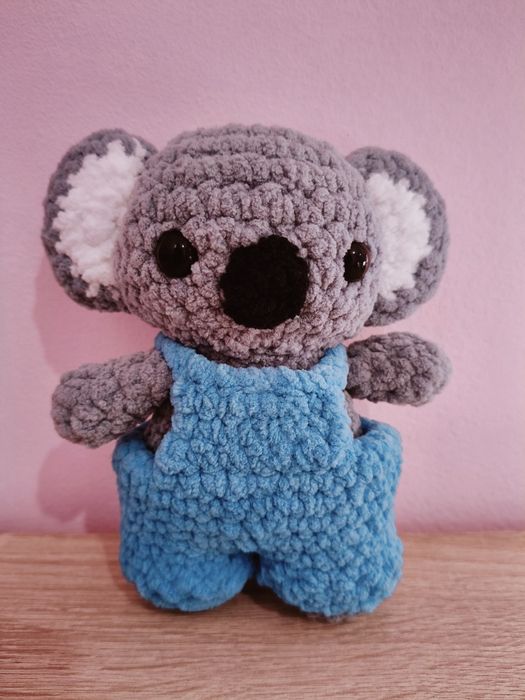 Ръчно плетена играчка