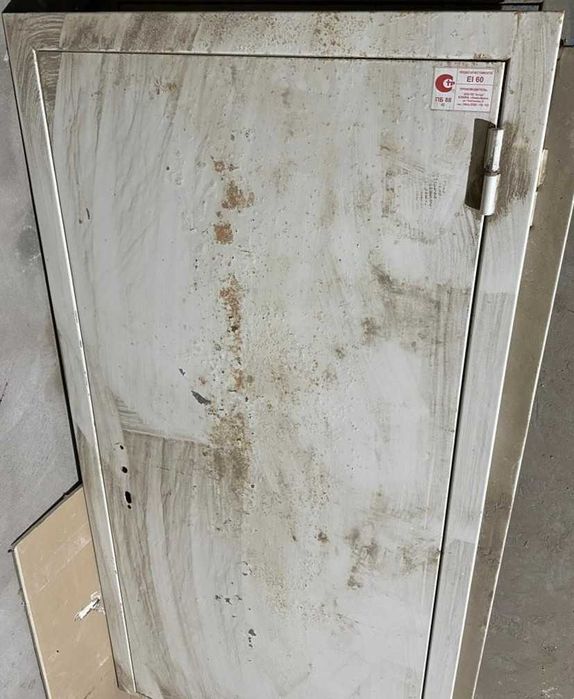 Дверь металлический огнеупорный.