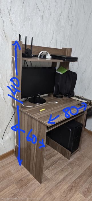 Продам компьютерный столик