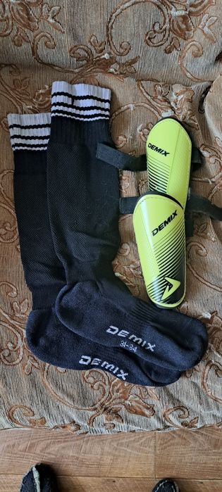 Футбольные гетры и щитки