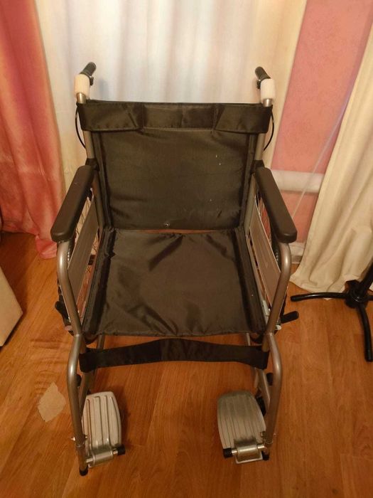 Продам инвалидную коляску.