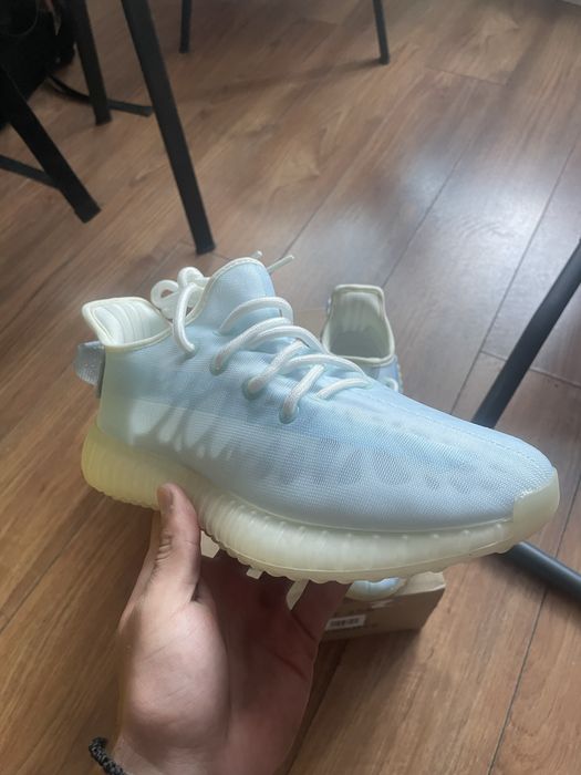 Yezzy Boost 350 V2 Mărimile 37 1/3, 38, 39 1/3, 41 1/3, 42, 42 2/3, 43 1/3