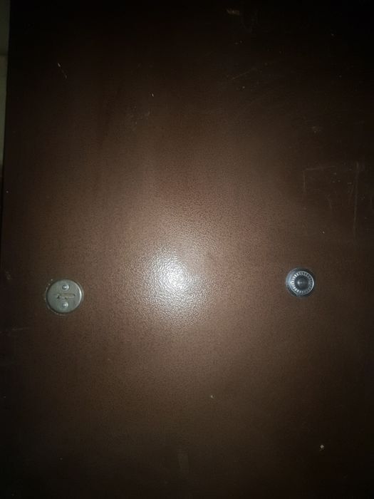 2ta  eshik sotiladi