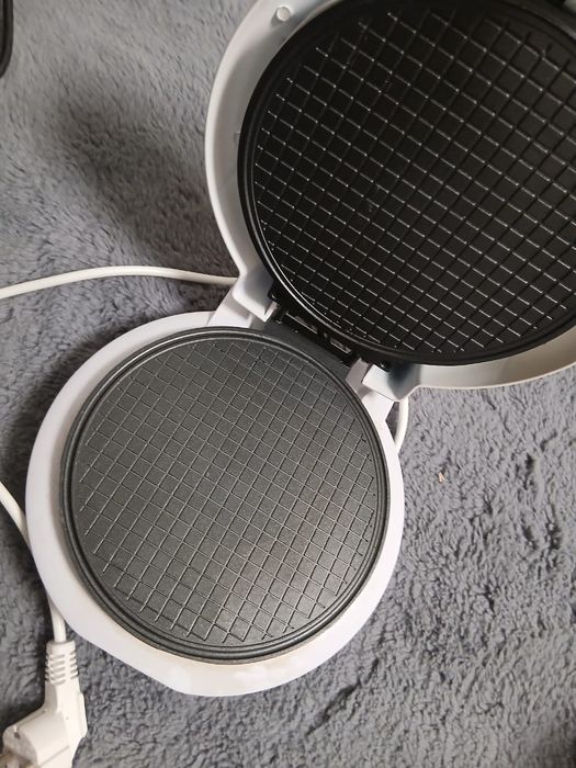 Продам две вафельницы за дешево