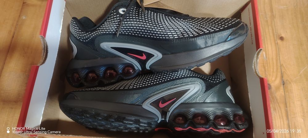 Дамски NIKE AIR MAX DN в черно и червено  37.5 номер  23.5см е стелкат