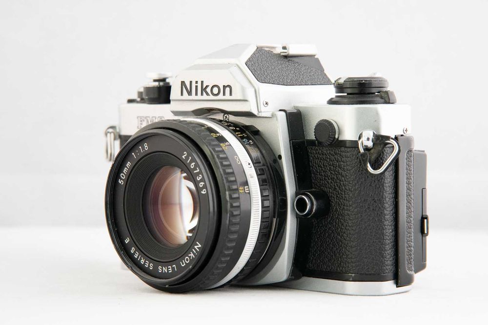 Aparat film Nikon FM2n cu obiectiv Nikon 50mm 1.8 in stare foarte buna