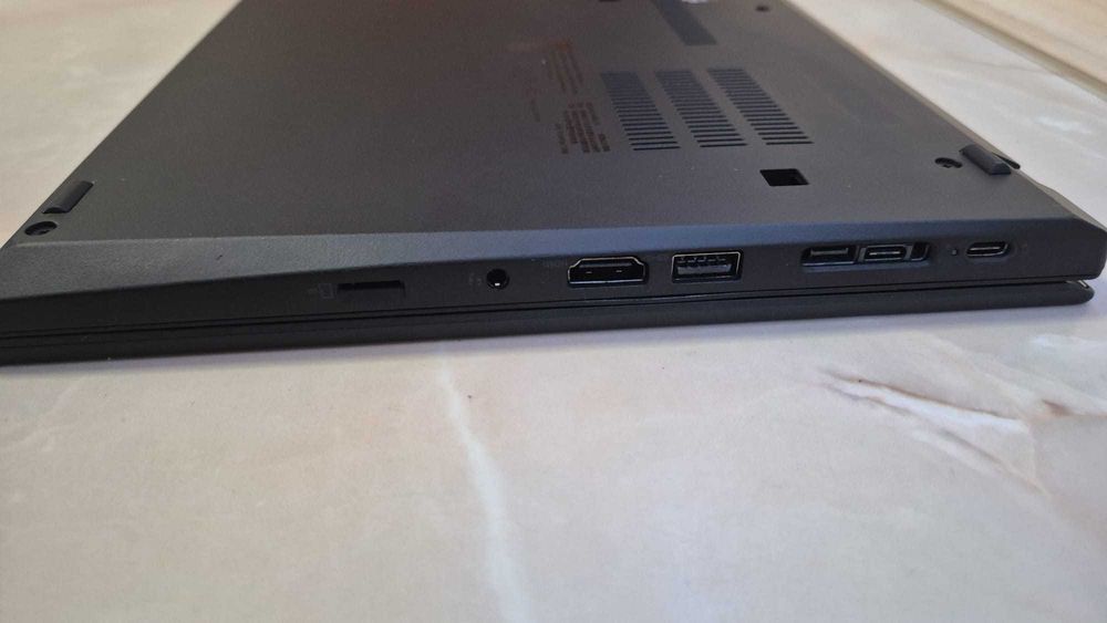 Vând laptop Lenovo ThinkPad T490 i5 16GB RAM 512 SSD
