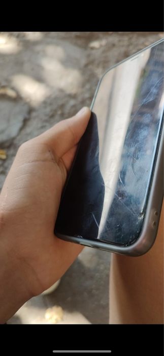 Vand urgent iphone 11 64 gb pret 500 negociabil!!!