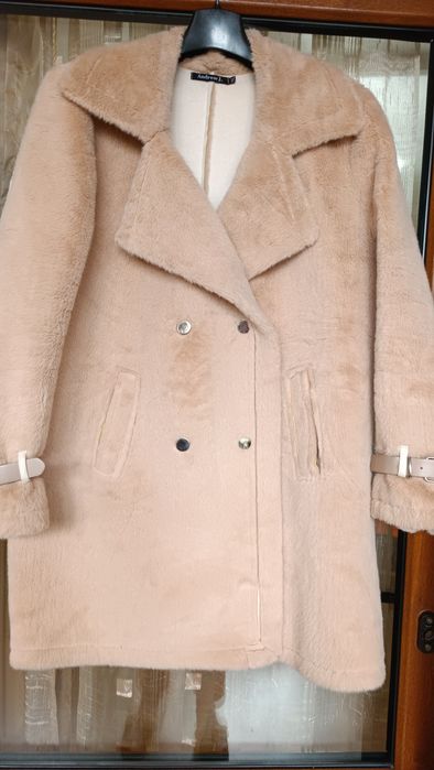 Палто  с къс еко косъм