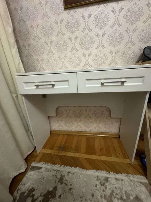 Продам туалетный столик