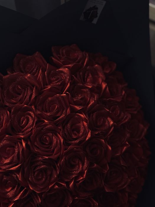 Розы из атласных лент